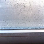 Condensación visible en una ventana